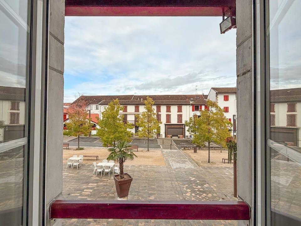 Bedroom, City view