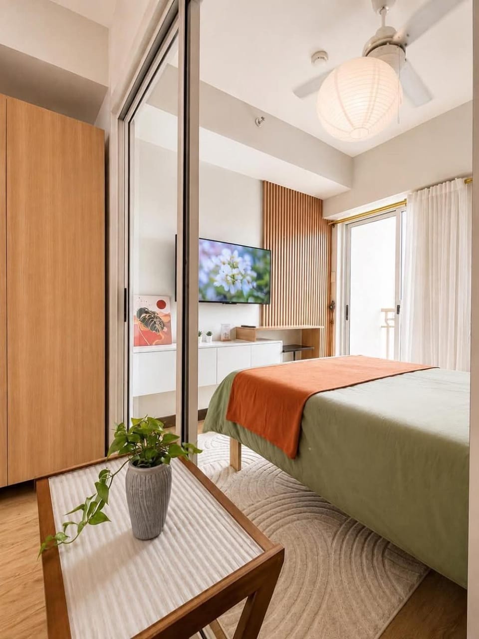 TV and multimedia, Photo of the whole room, Bedroom