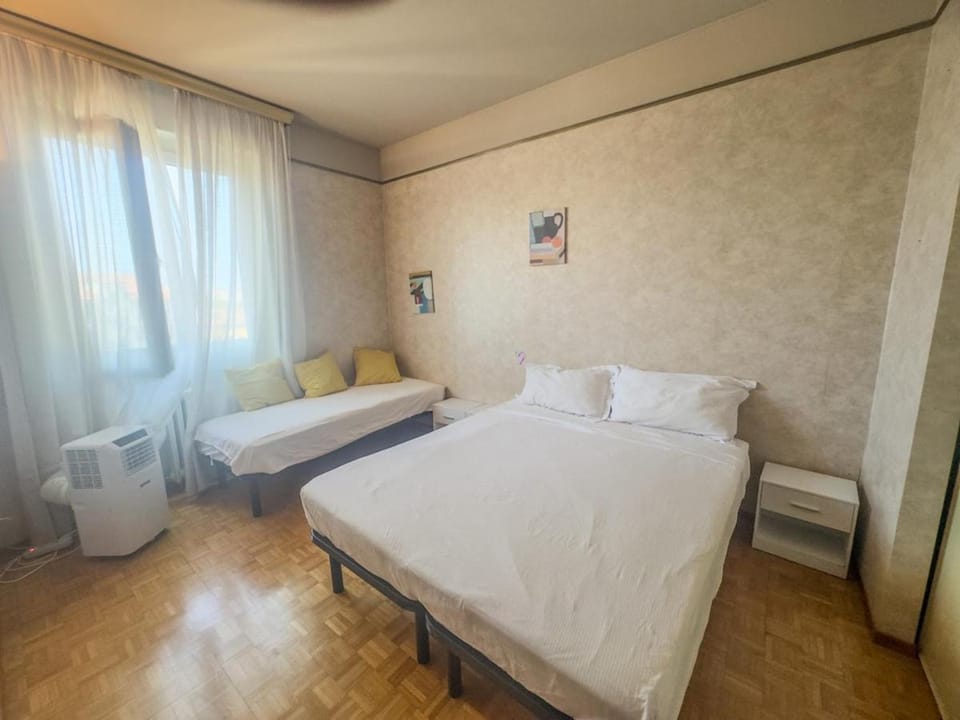 Ampio appartamento vicino MM Maciachini Milano Apartment in Milan