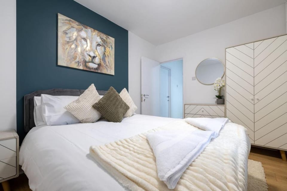 The Hove Retreat with Garden and Parking House in Hove