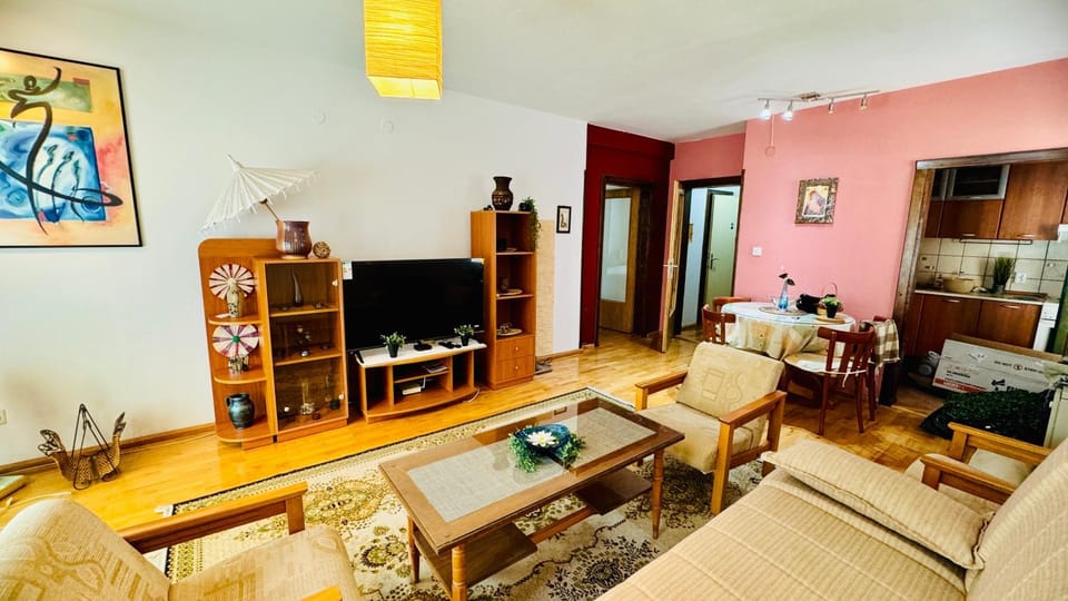 Communal lounge/ TV room, TV and multimedia, Living room, Seating area