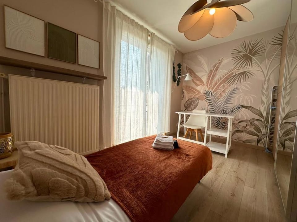 Bed, Photo of the whole room, Bedroom