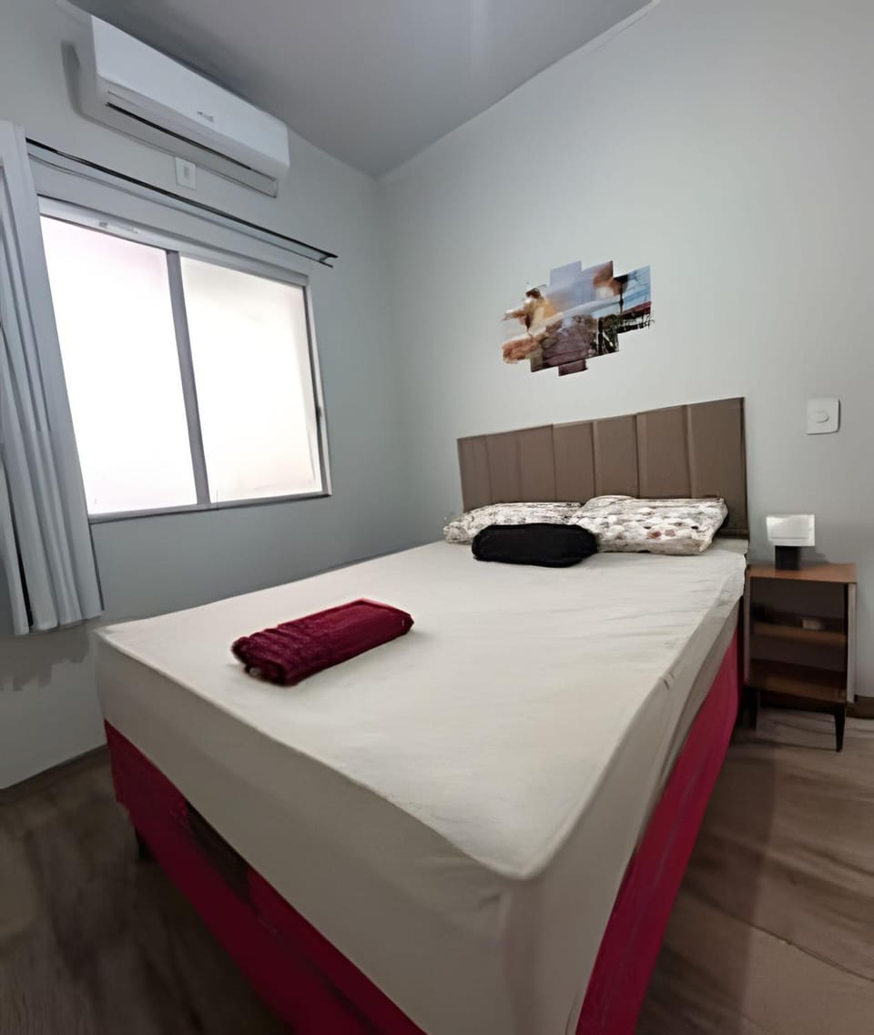 Bed, TV and multimedia, View (from property/room), Bedroom