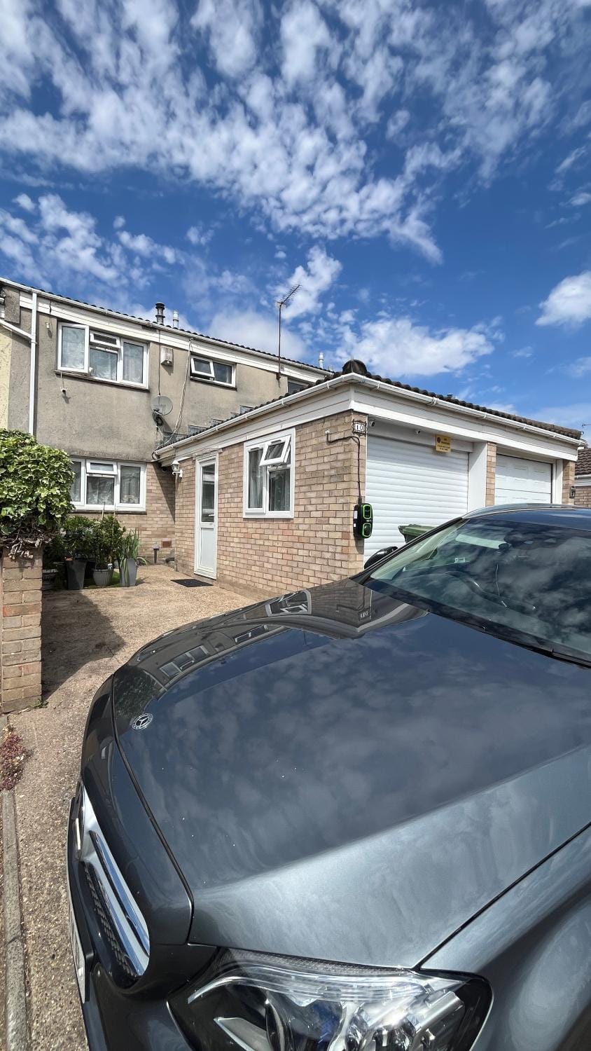 Chic &Cozy Studio Sanctuary with Private Entrance Apartment in Slough