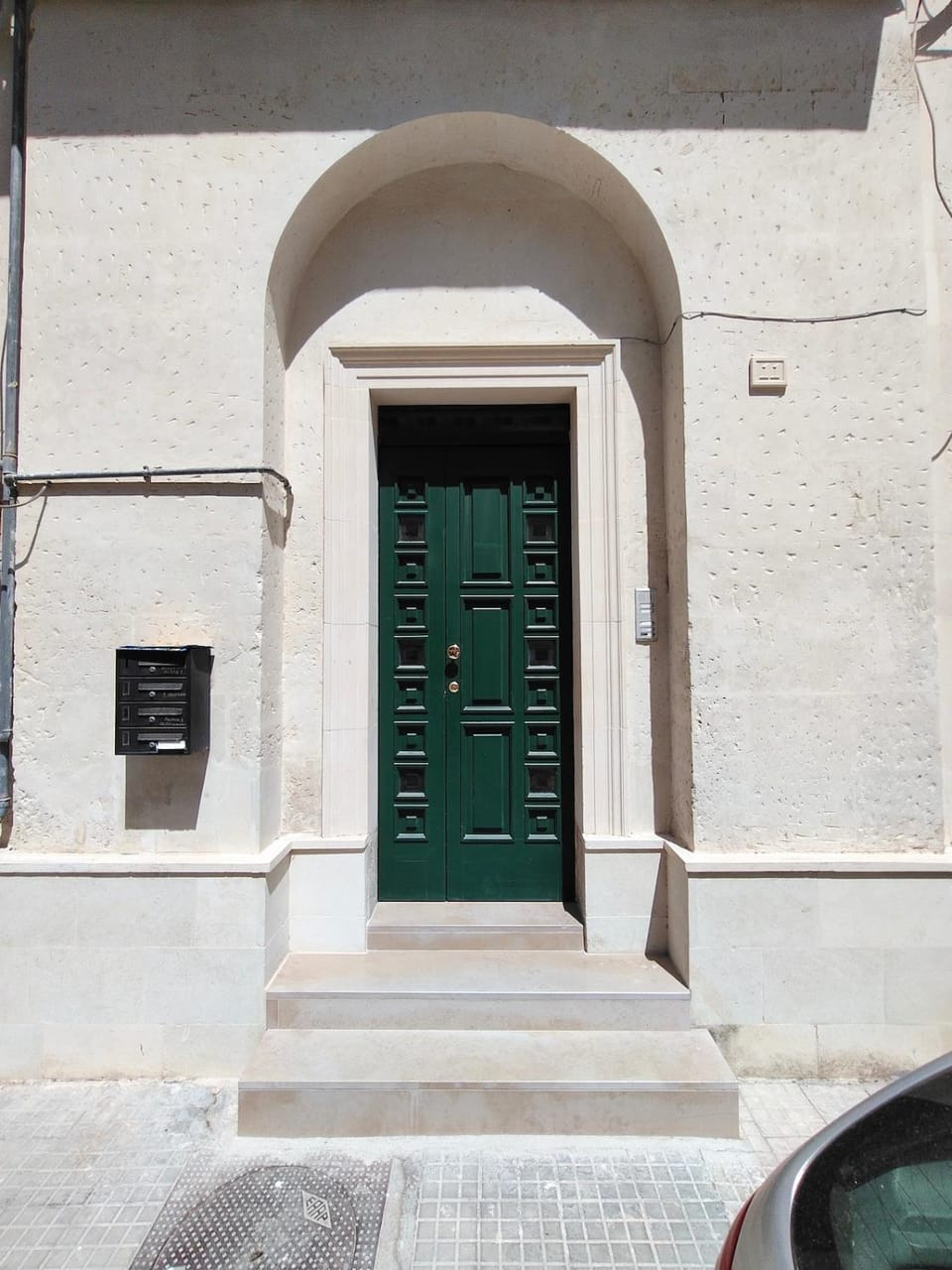 Facade/entrance
