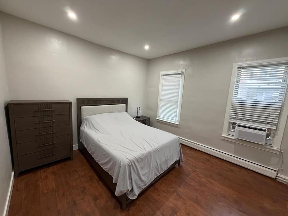 Newly Renovated Home 20 Min to NYC & MetLife House in Weehawken