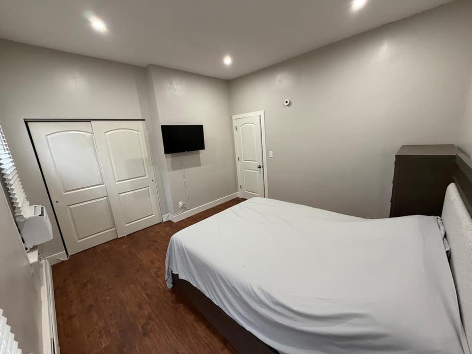 Newly Renovated Home 20 Min to NYC & MetLife House in Weehawken