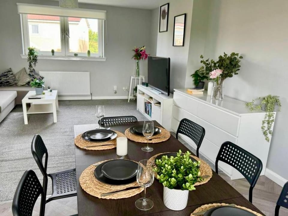 Bright and modern 3-Bedrooms house in Clydebank Apartment in Scotland