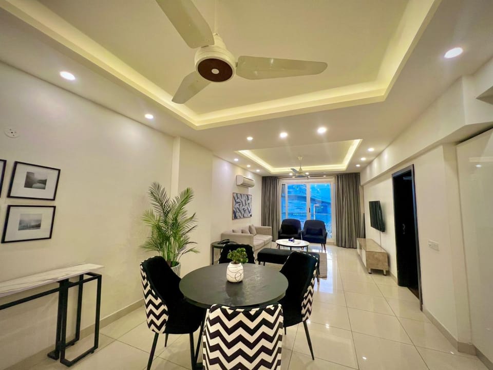 TV and multimedia, Living room, Seating area, Dining area, air conditioner
