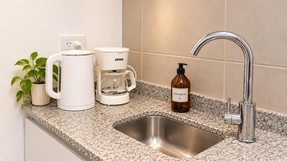 Coffee/tea facilities, Kitchen or kitchenette, kitchen
