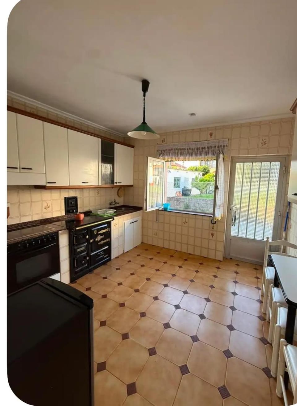 Kitchen or kitchenette, Dining area, dishwasher, stove