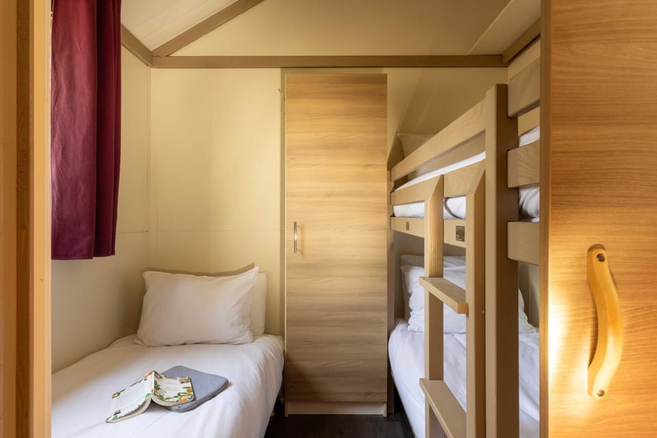 Bed, bunk bed