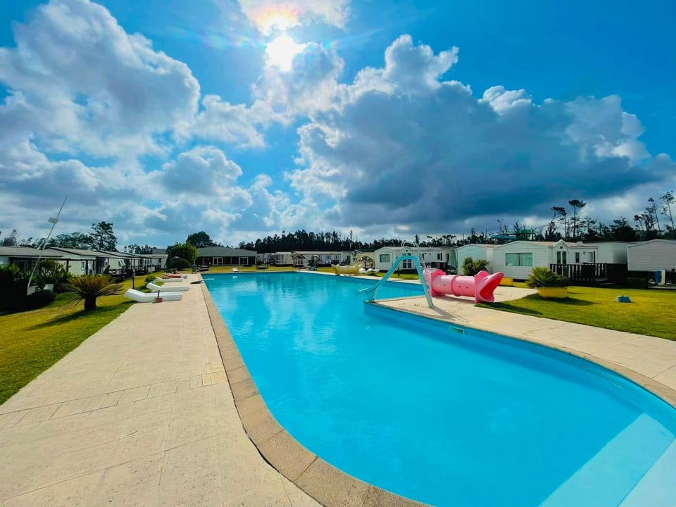 Vickys Walls Bungalow Campground/ 
RV Resort in Santarém District, Portugal