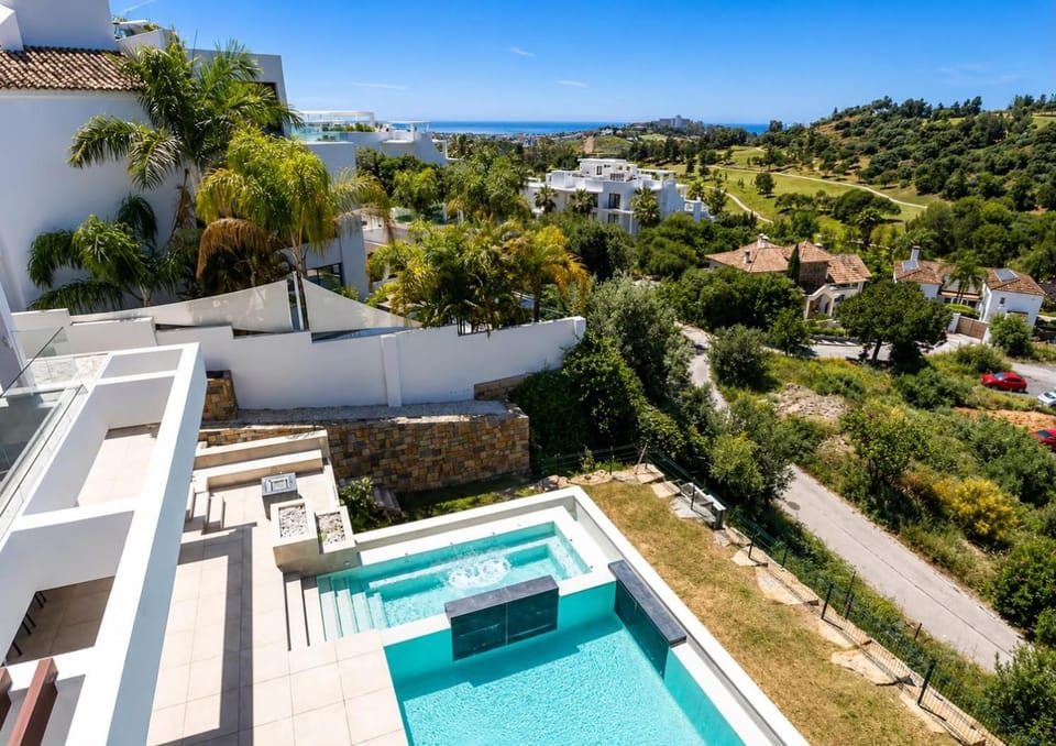 Property building, Balcony/Terrace, Swimming pool