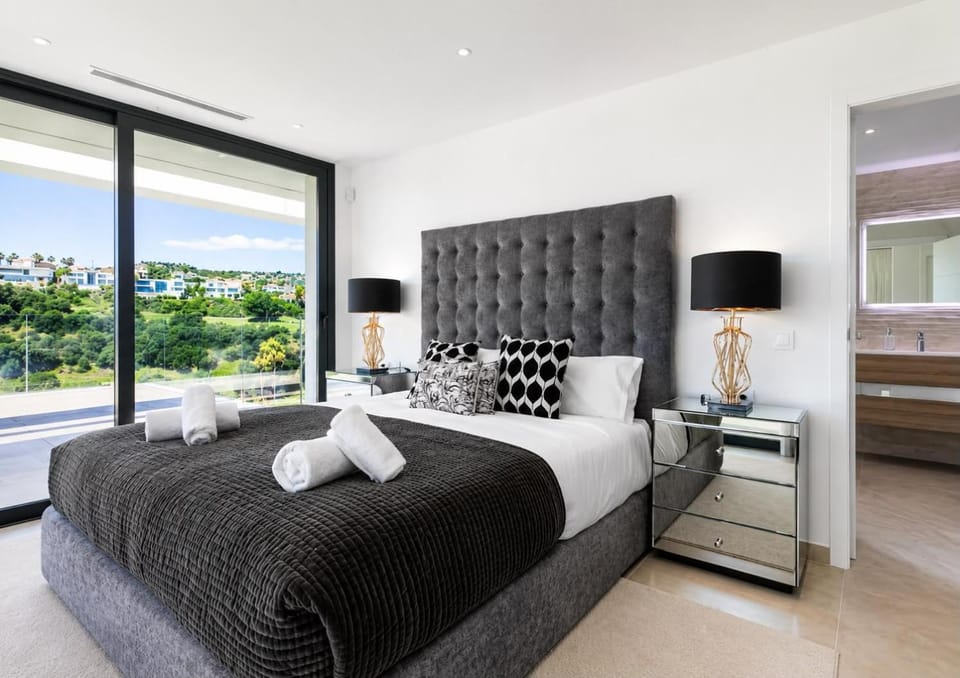 Bed, Bedroom
