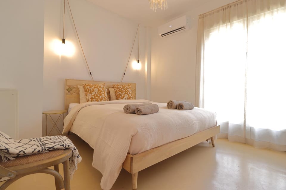 Bed, Photo of the whole room, Bedroom, towels, air conditioner