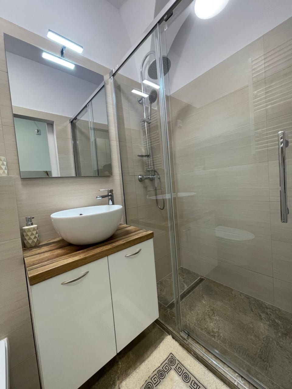Shower, Bathroom, towels