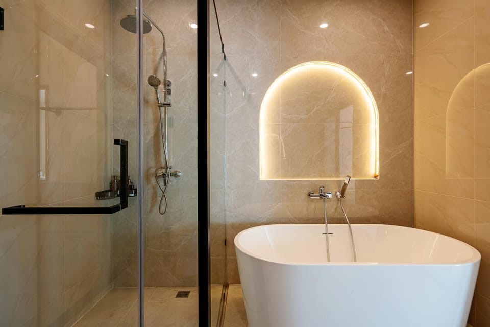 Shower, Hot Tub, Bathroom, Bath