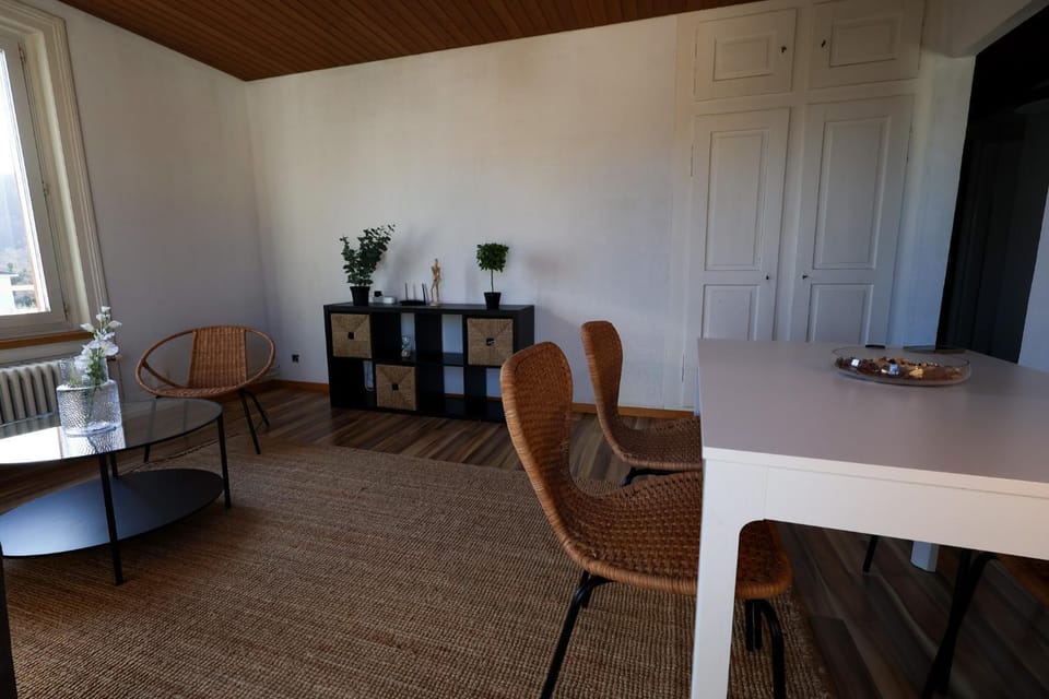Seating area, Dining area