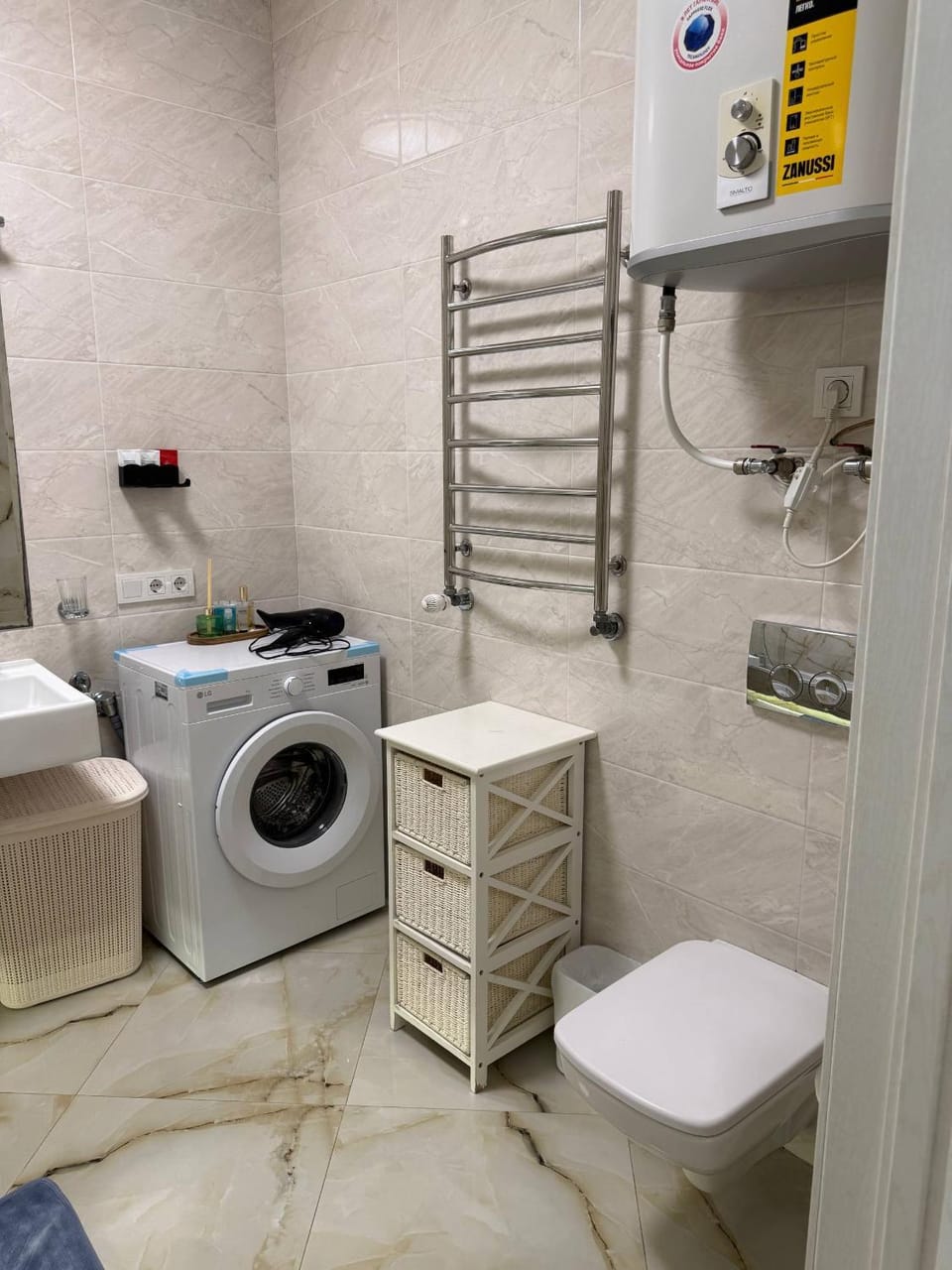 Toilet, Bathroom, towels, washing machine, dryer
