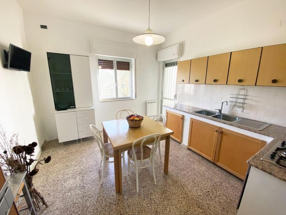 TV and multimedia, Kitchen or kitchenette, stove