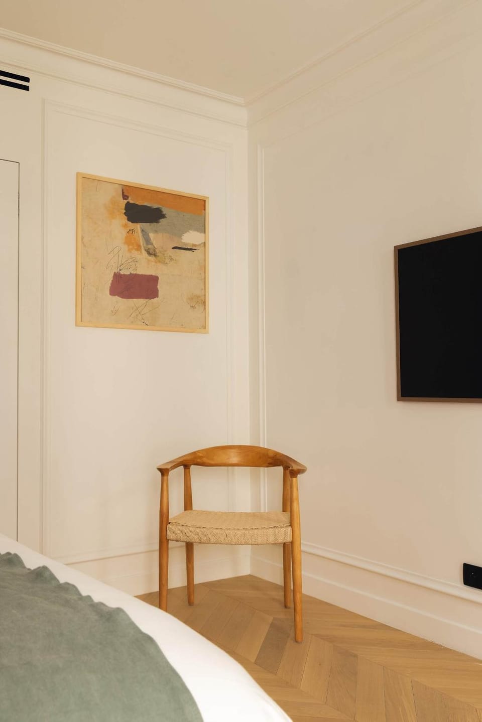 Bed, TV and multimedia