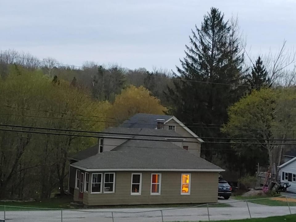 The Maine Getaway located near town beach and downtown House in Winthrop