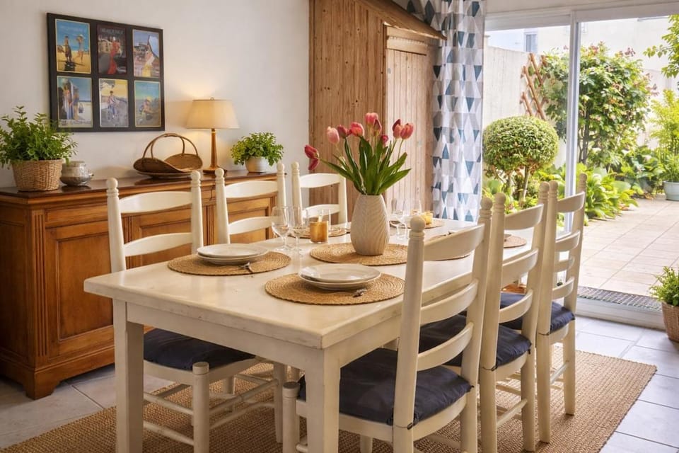 Dining area, Garden view