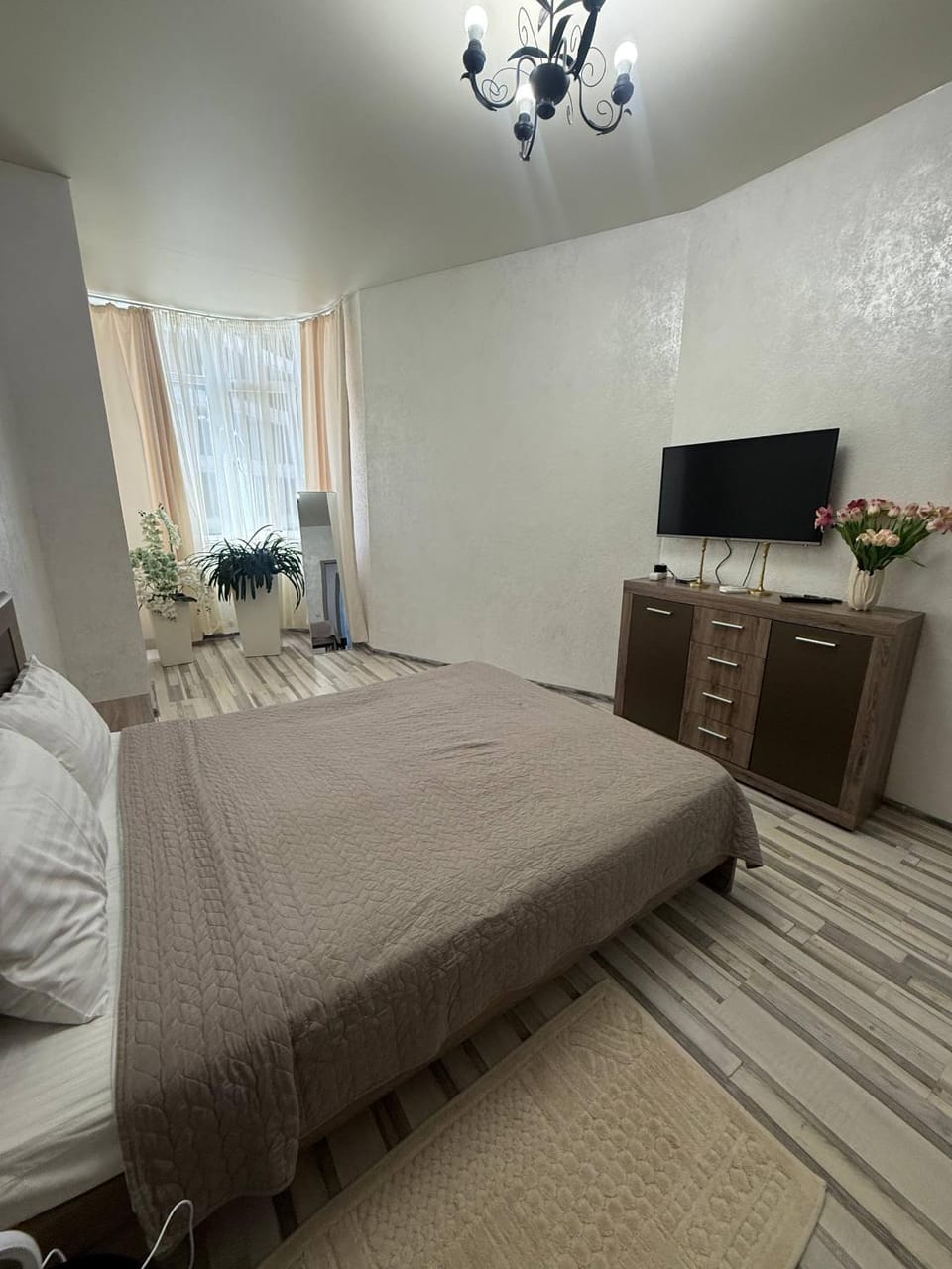 Bed, TV and multimedia, Bedroom, wardrobe