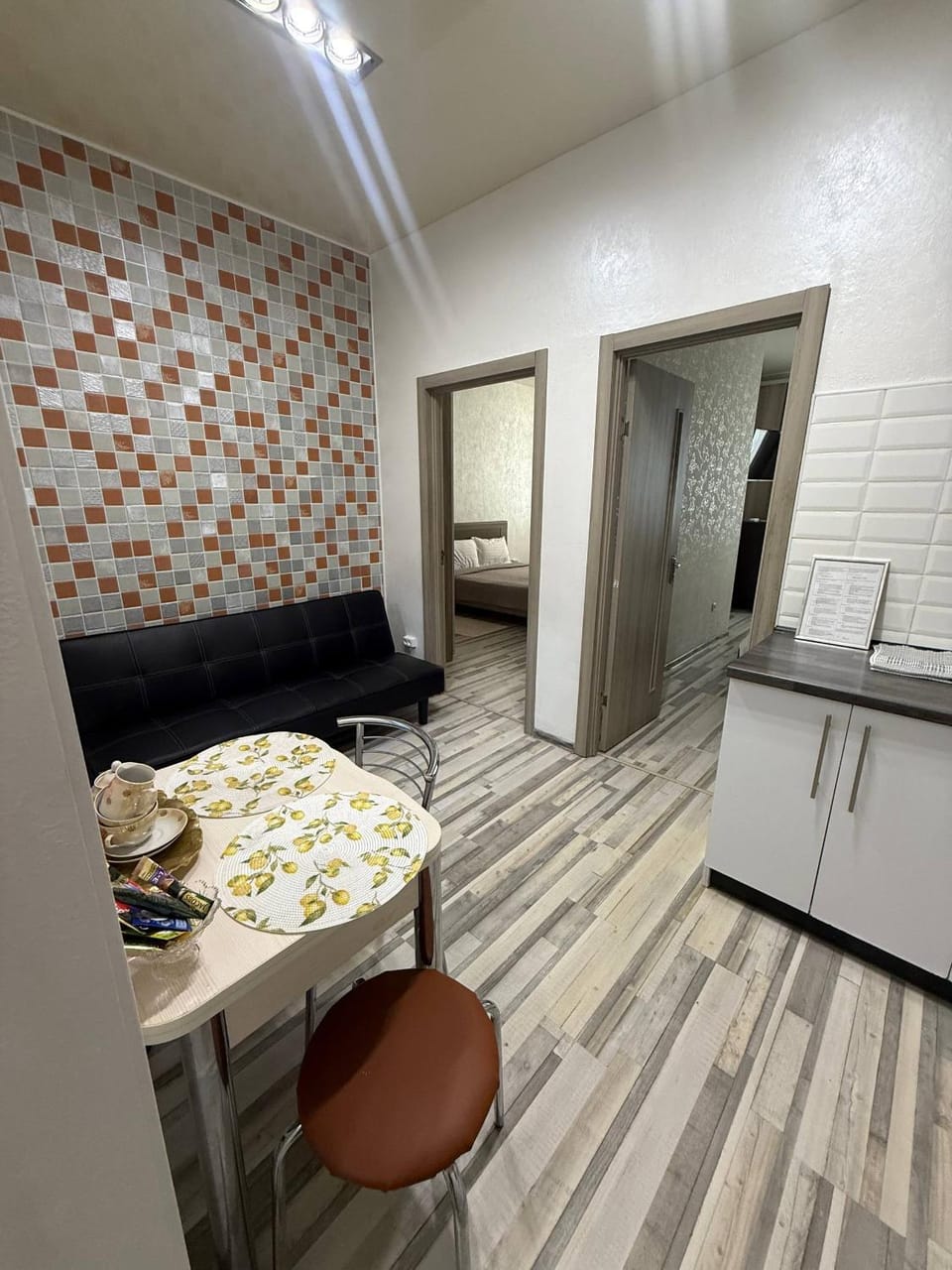 Kitchen or kitchenette, Dining area, oven