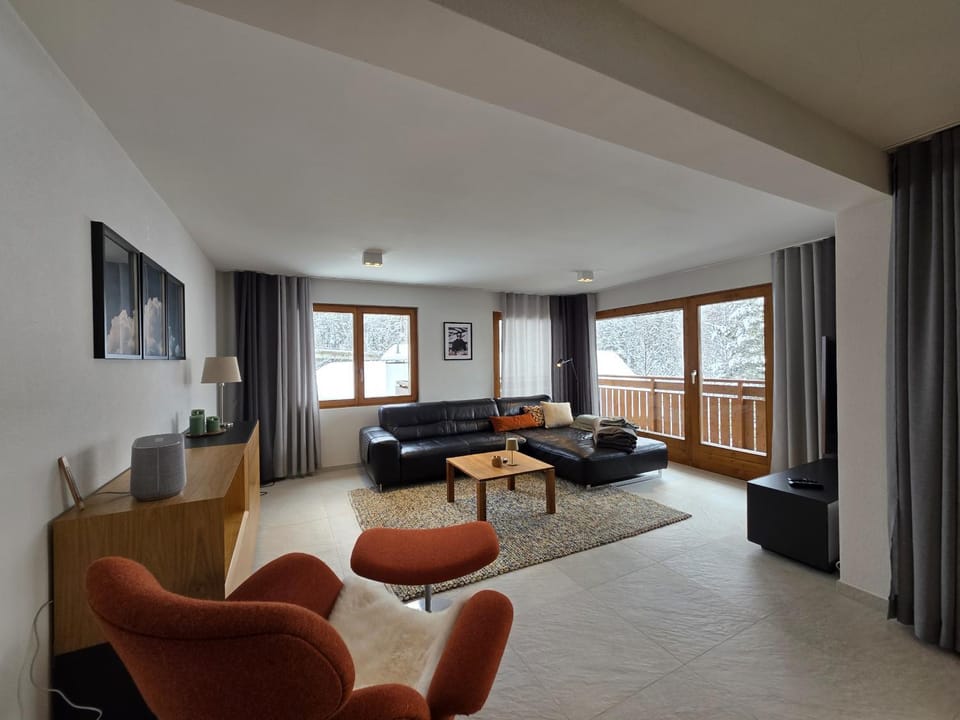 Communal lounge/ TV room, Living room