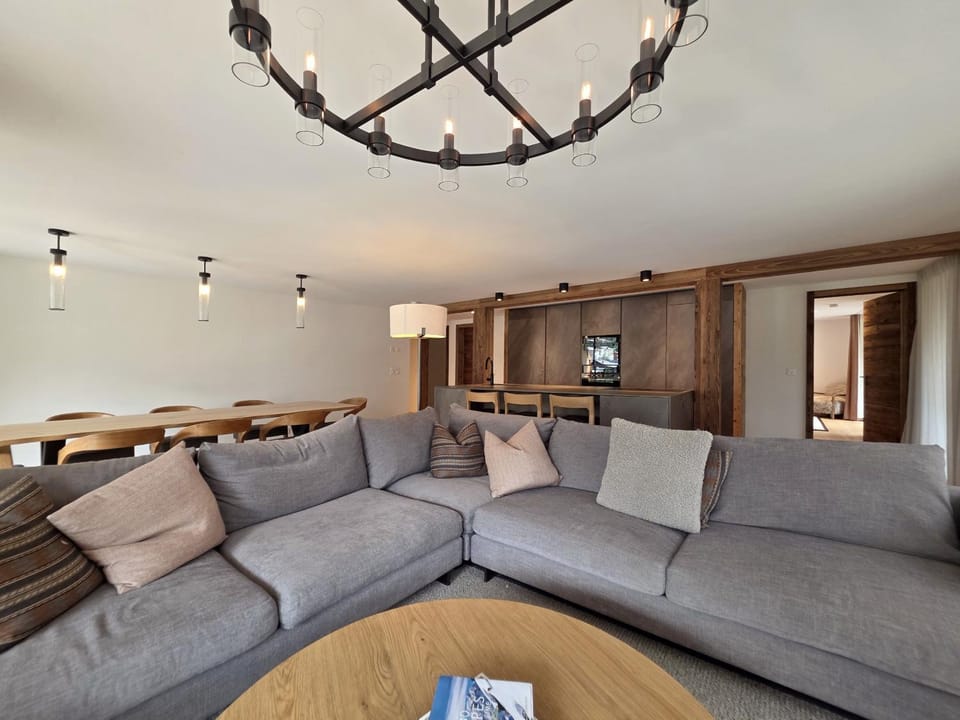 Communal lounge/ TV room, Living room