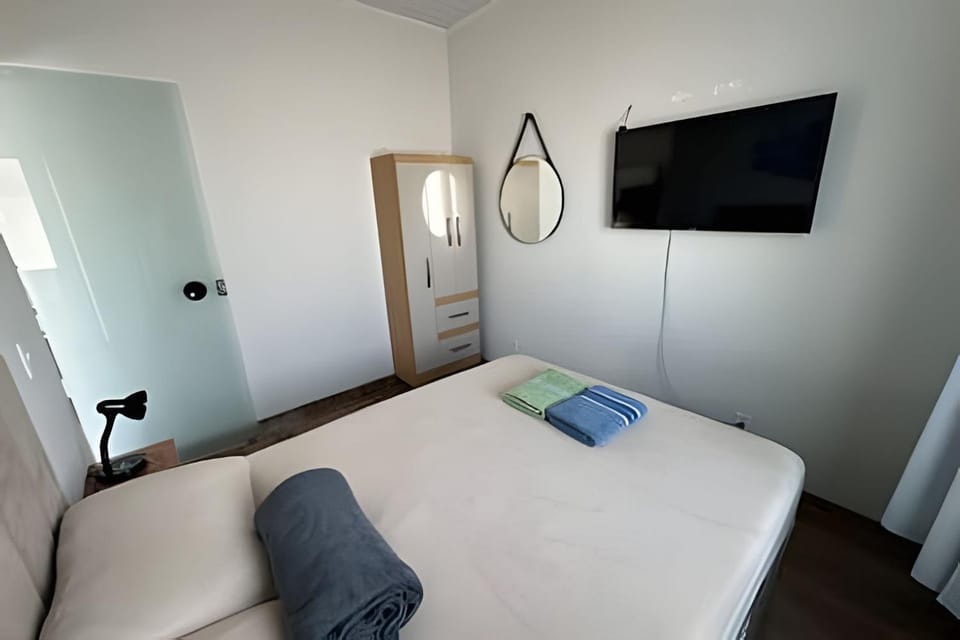 Bed, TV and multimedia, View (from property/room), Bedroom