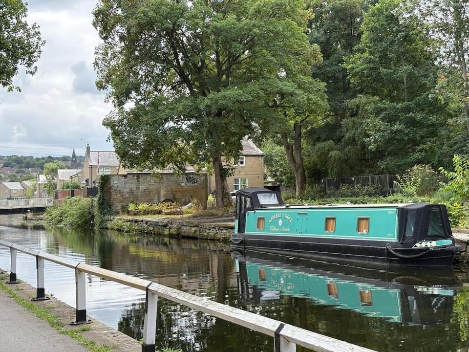 Character cottage with parking and WiFi House in Bradford