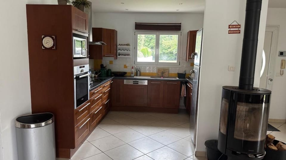 Maison entière 6 personnes, 3 lits, 2 salles de bains, parking, au calme Villa in Gujan-Mestras
