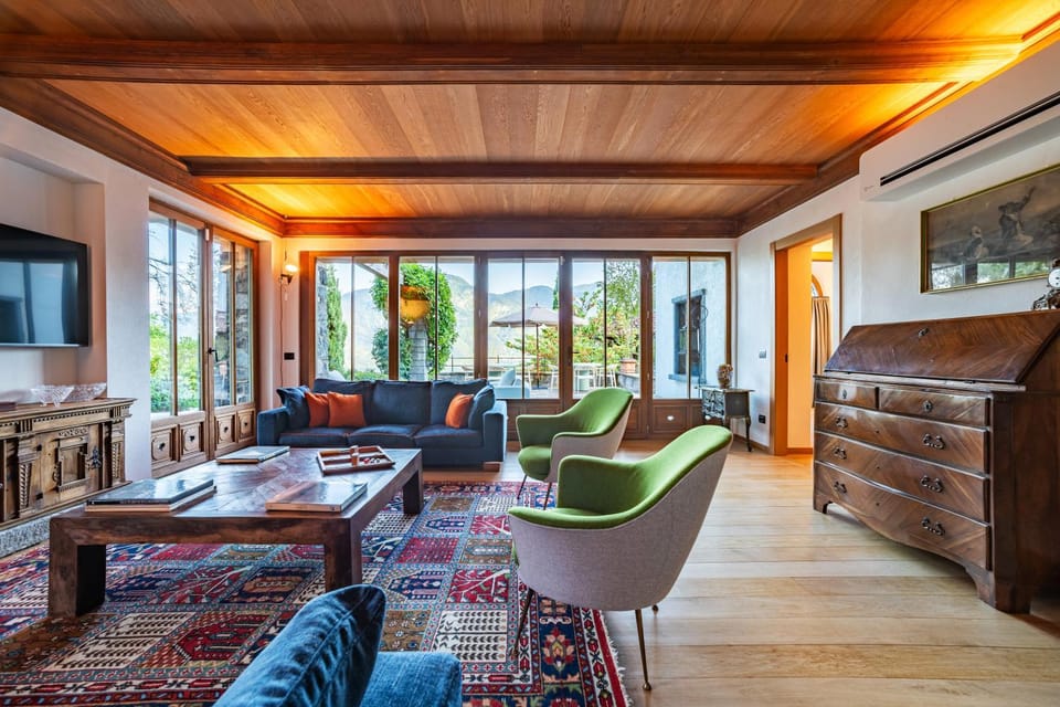 Communal lounge/ TV room, Lobby or reception