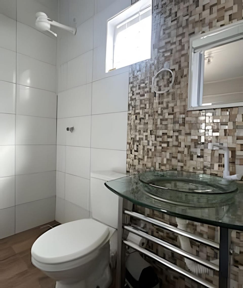 Shower, Toilet