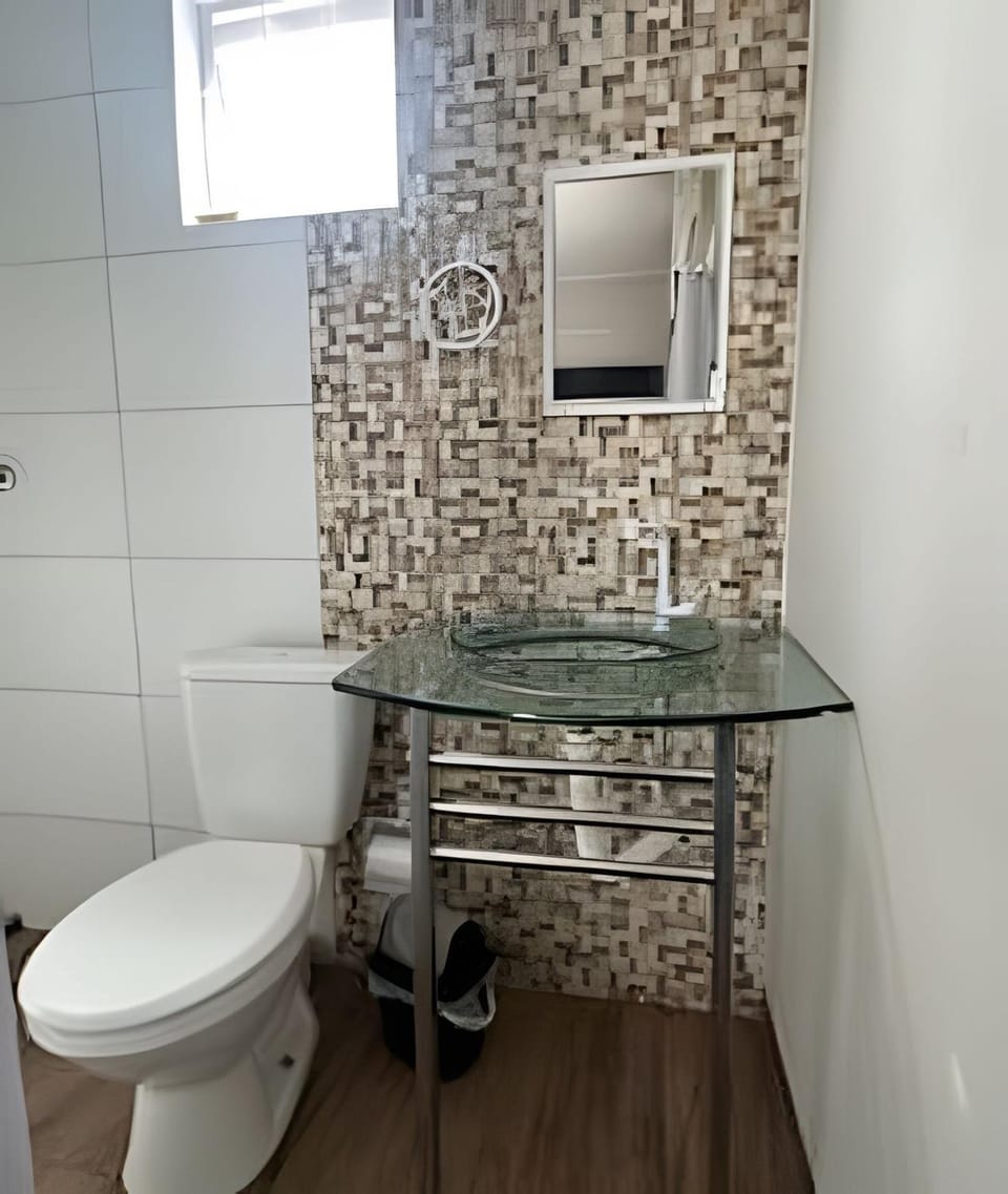 Shower, Toilet