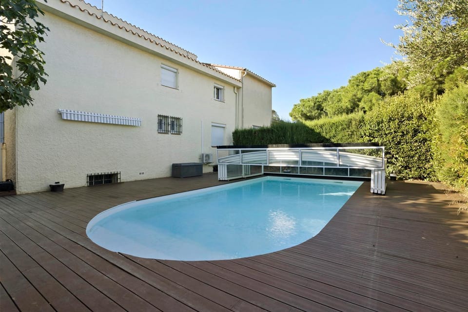 Property building, Swimming pool