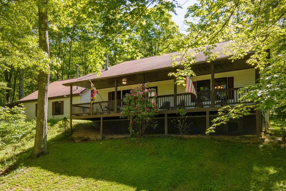 Knotty Bear Cabin by Railey Vacations Cabin in McHenry