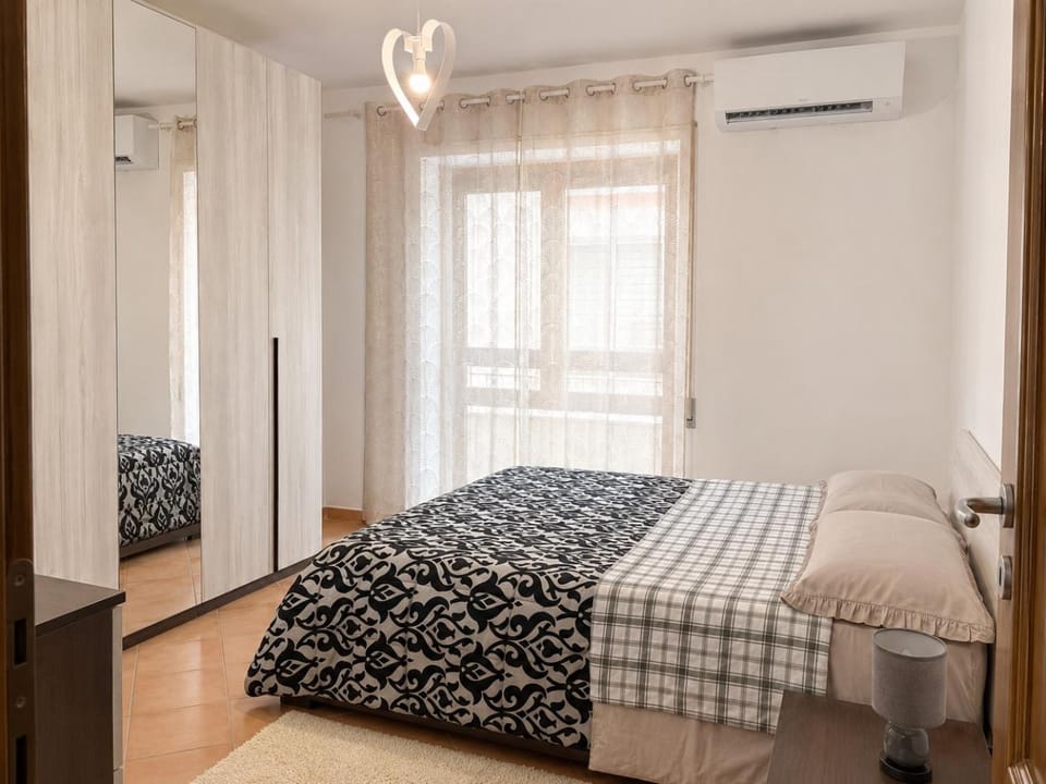 Bed, Photo of the whole room, Bedroom, air conditioner