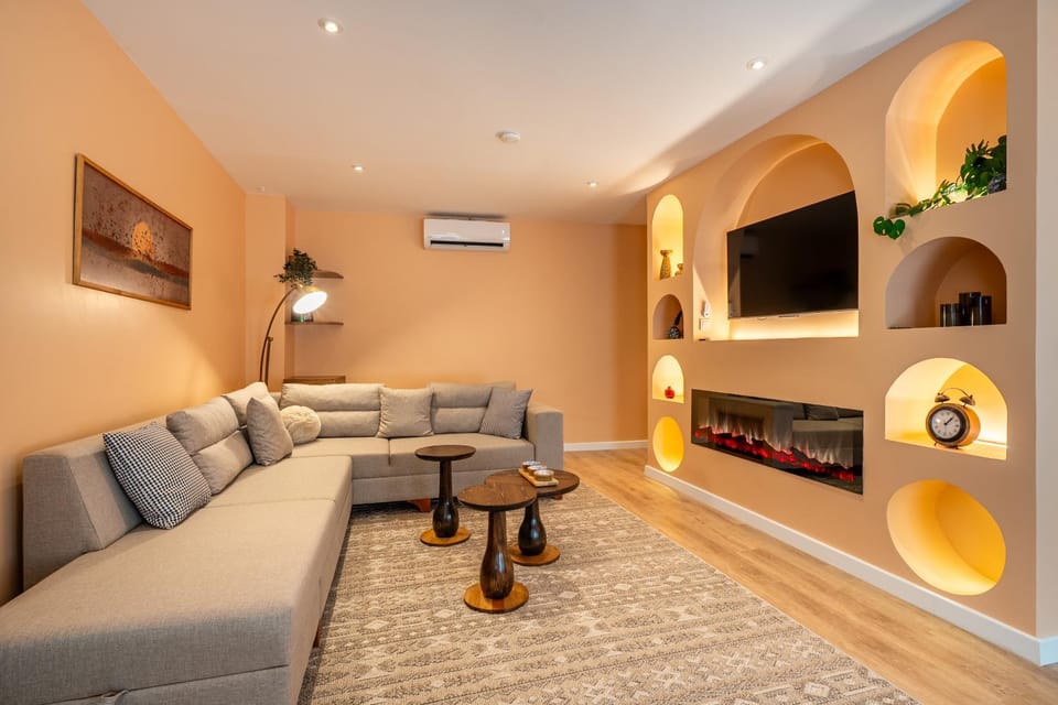 TV and multimedia, Living room, Seating area, Evening entertainment, air conditioner