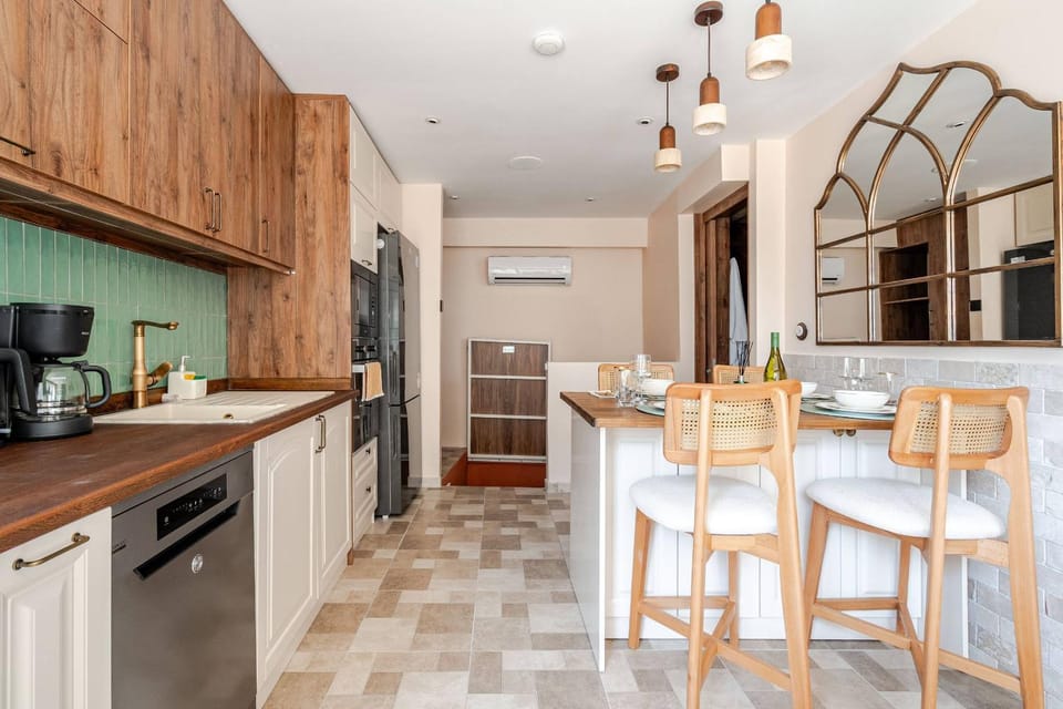 Coffee/tea facilities, Kitchen or kitchenette, Seating area, dishwasher, air conditioner