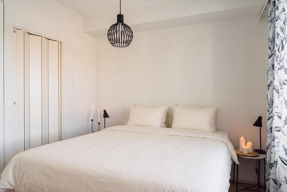 Bed, Photo of the whole room, wardrobe