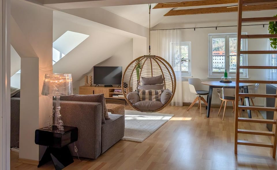 TV and multimedia, Living room, Seating area, Dining area, Evening entertainment