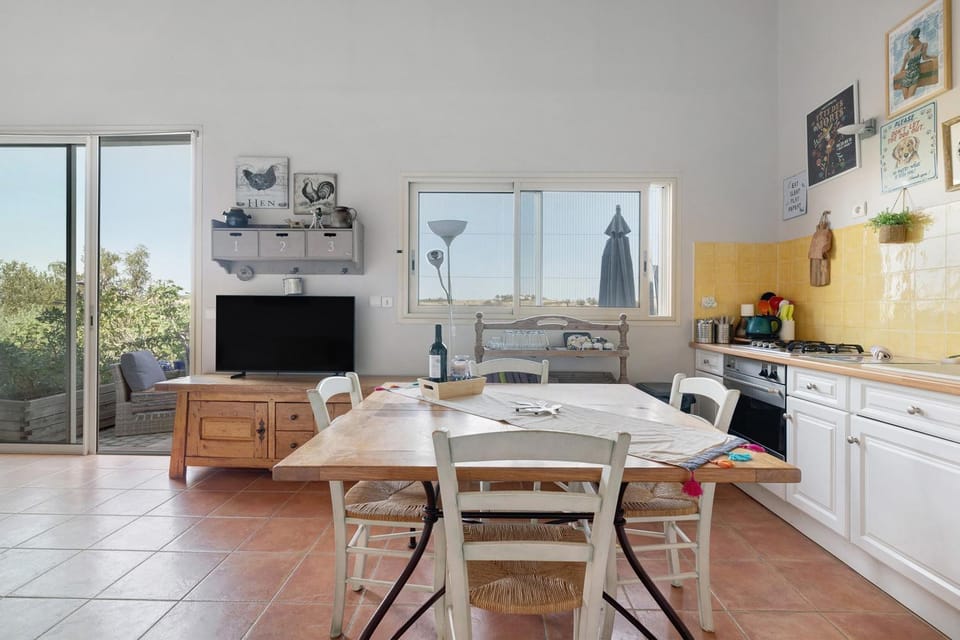 Property building, Kitchen or kitchenette, Living room