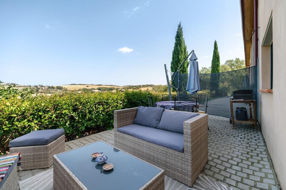 Property building, Balcony/Terrace, Living room