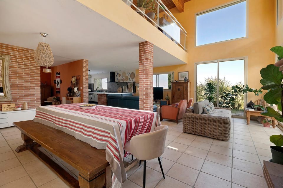 Maison avec vue et piscine House in Occitanie