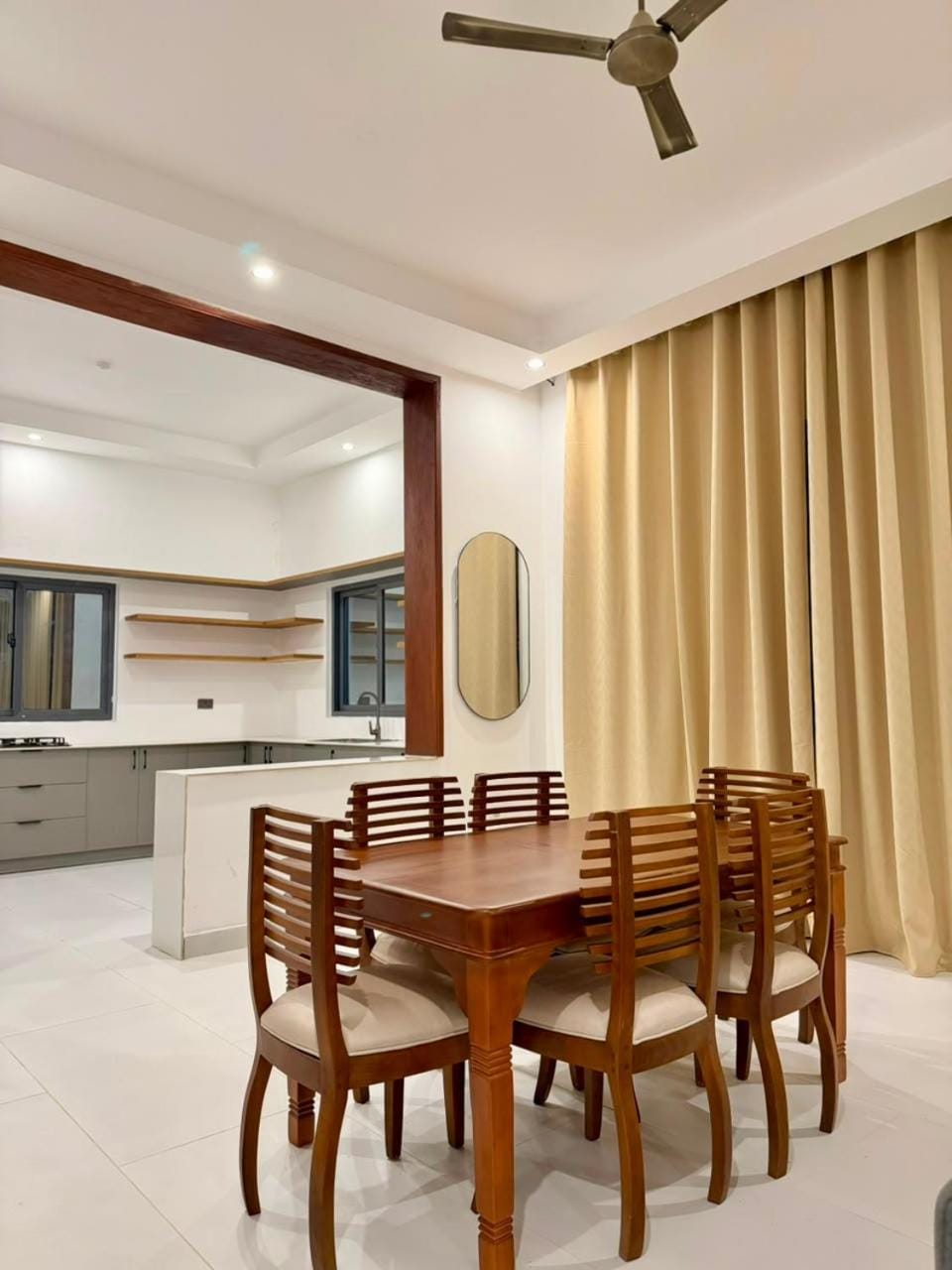 Kitchen or kitchenette, Dining area