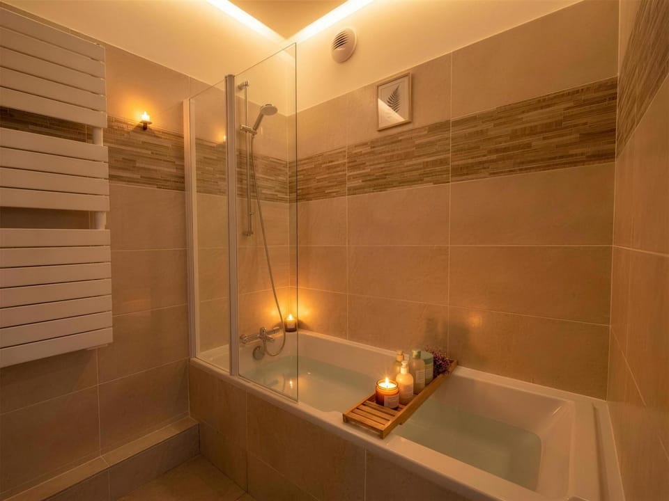 Shower, Bathroom, Bath, towels
